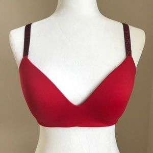 VS T-shirt Lightly Lined Wireless bra